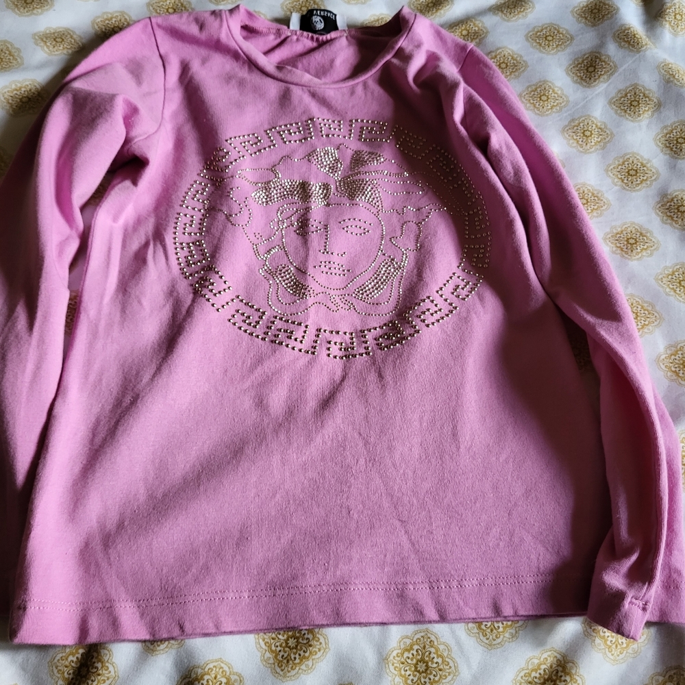 A little girl tshirt.